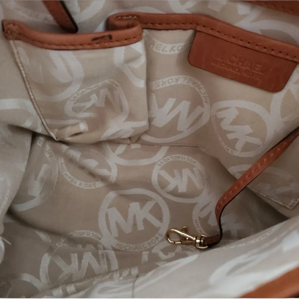 EUC Michael Kors Uptown Astor Brown Hobo Bag Boho style gold hardware - Picture 6 of 13